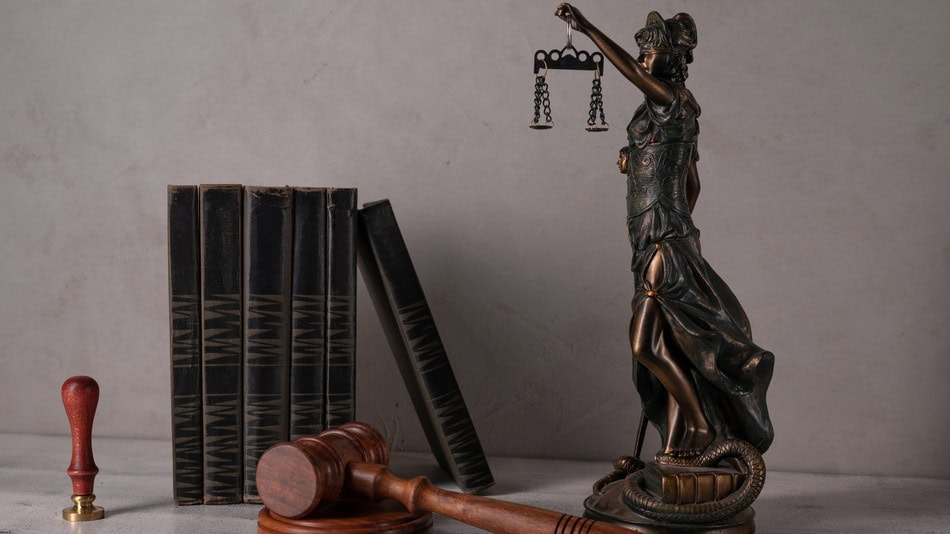 La respuesta más directa para qué se debe estudiar para ser notario, es: Derecho
