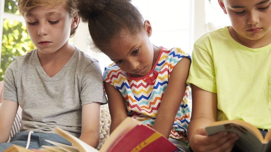 Enseñar a leer a un niño va más allá de transmitir un código