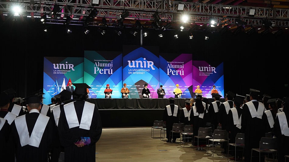 Tras el himno nacional se abrió el acto. 