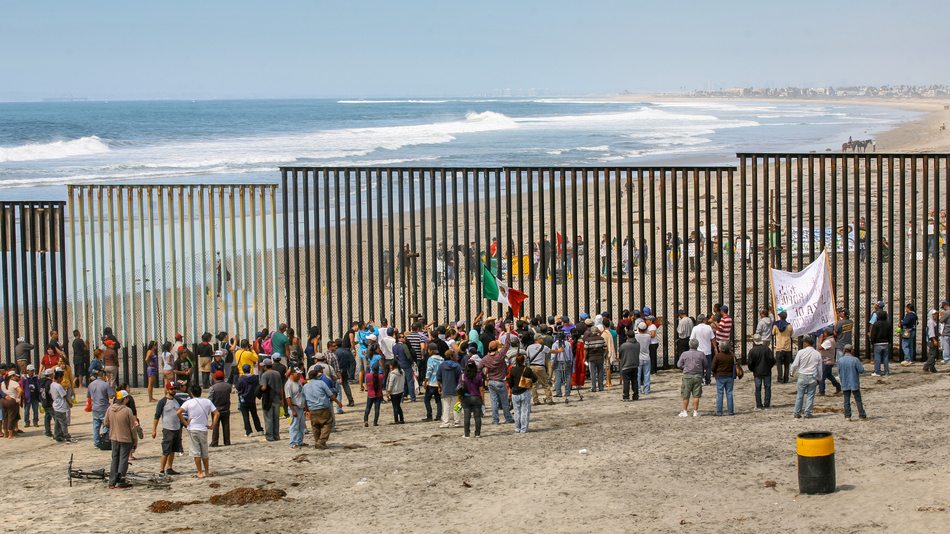 Los derechos de los migrantes son garantías fundamentales que protegen su dignidad, integridad y libertad, sin importar su estatus migratorio
