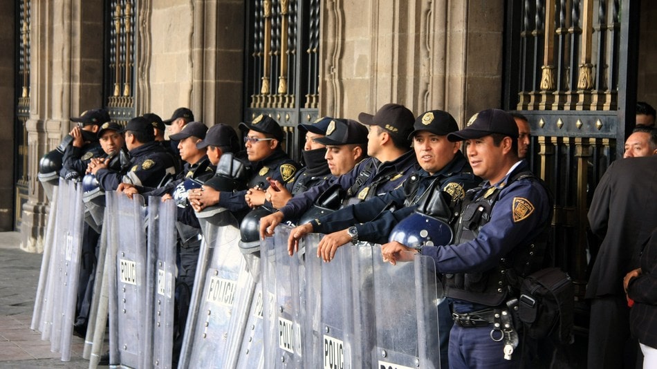 El secretario de seguridad pública es la máxima autoridad civil que se encarga de gestionar las operaciones que protegen a la ciudadanía en el ámbito estatal o municipal