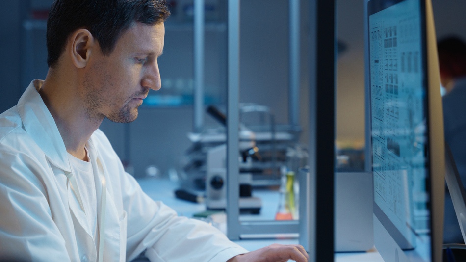 Un bioinformático es el especialista en el análisis de datos biológicos mediante el uso de herramientas digitales