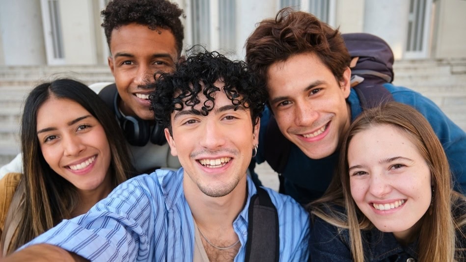 La flexibilidad curricular es la capacidad que tiene un programa académico para adaptarse a las necesidades, intereses y ritmo de vida de cada estudiante