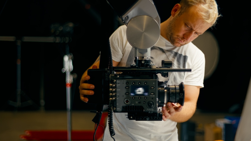El director de fotografía se encarga de diseñar la estética visual de una producción cinematográfica o televisiva