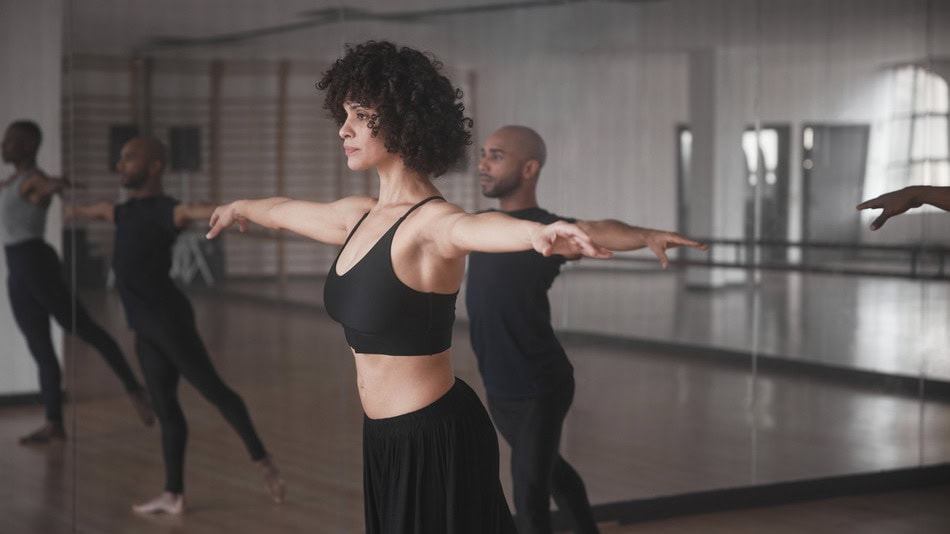 Un docente de danza es quien enseña, guía y promueve la danza como disciplina