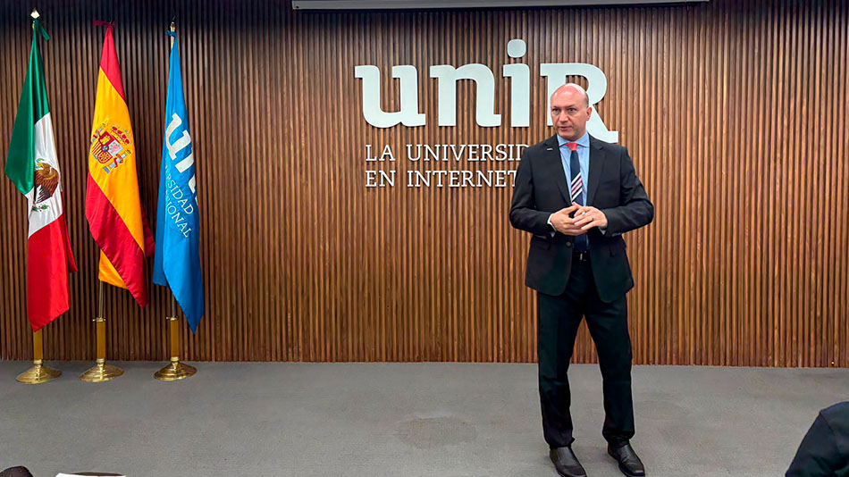 Dr. Roberto Recio, vicerrector acad&eacute;mico de UNIR en M&eacute;xico.