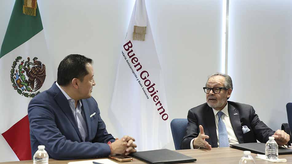 El rector de UNIR México interviene durante el encuentro.