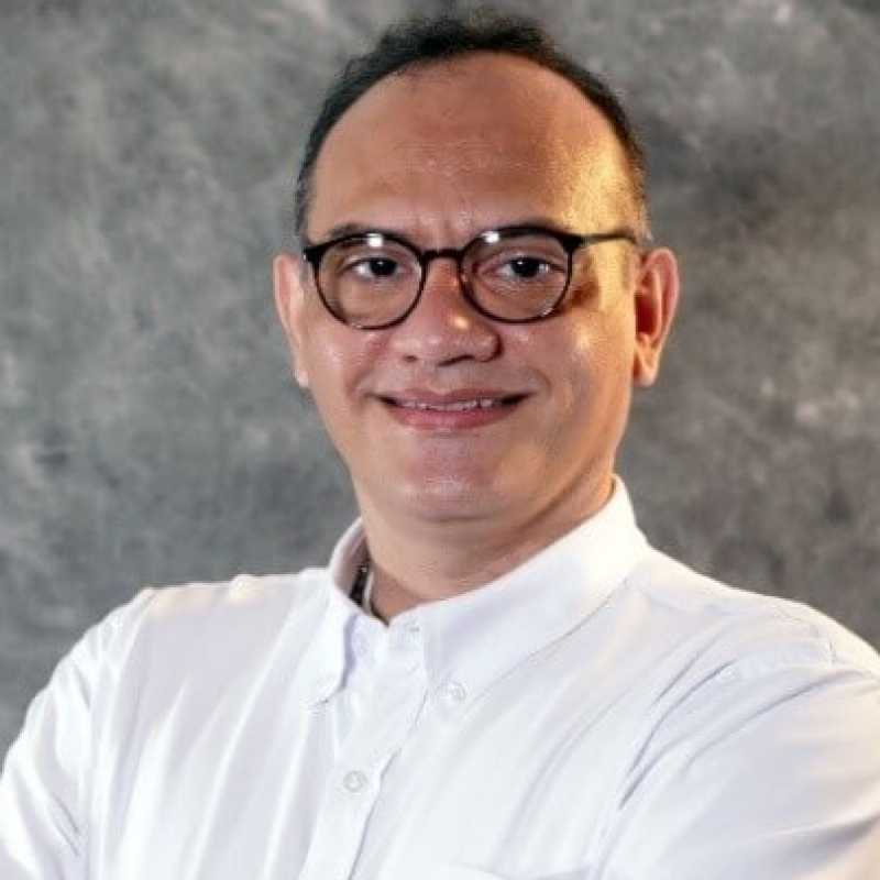 Adolfo Ceballos Vélez, Experto asociado