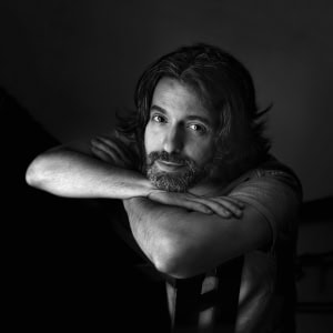 Andrés Neuman, Experto asociado