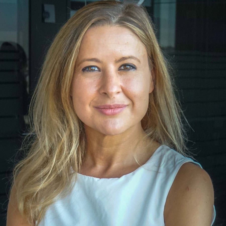 Cristina Muñoz-Aycuens Sarda, Experto asociado