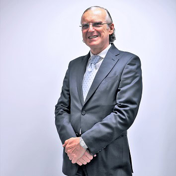 Eduardo de Urbano Castrillo, Experto asociado