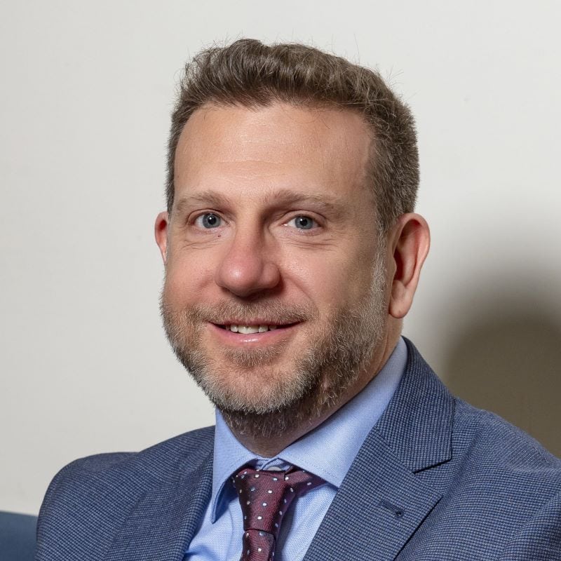 Enrique Carrero Álvaro, Experto asociado