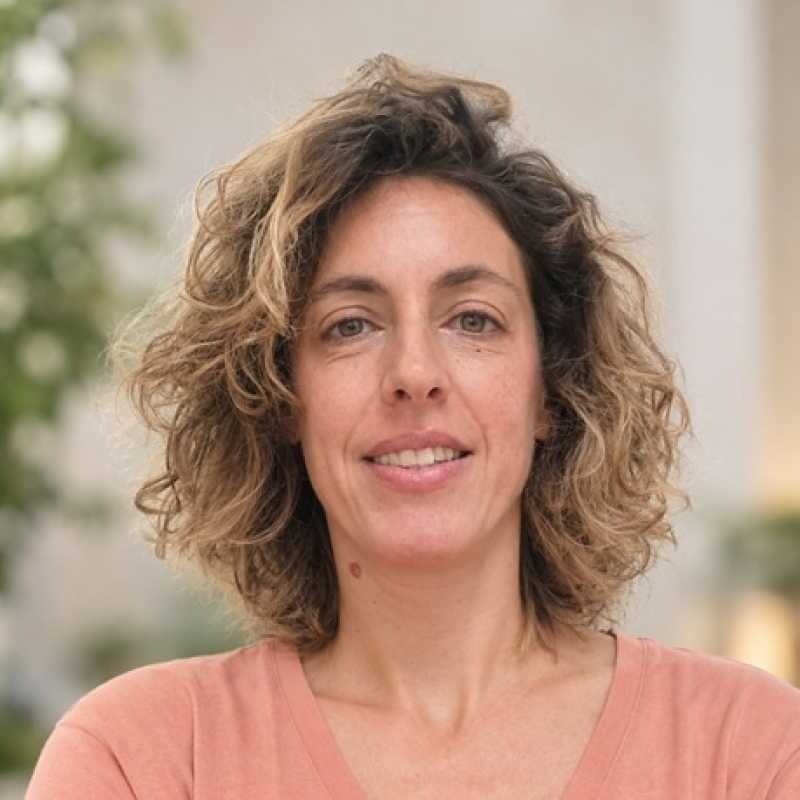 ltziar Hoyos Cillero, Experta asociada