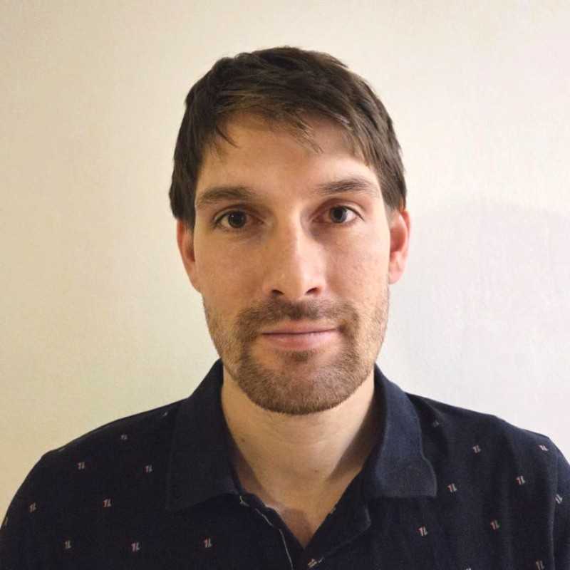 Luis Viñolas Salustiano, Experto Asociado