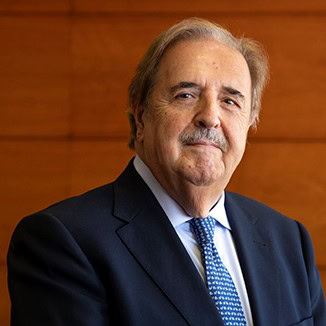 Rafael Fernández Valverde, Experto asociado
