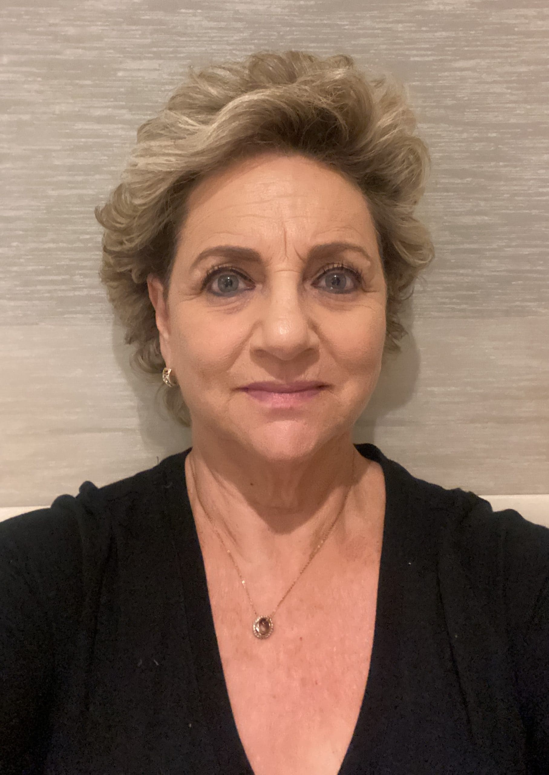 Ruth Zisman Cohen, Prestadora de Servicios Profesionales