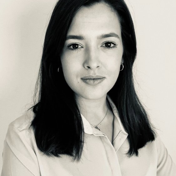 Victoria Mayo Caballero, Experta asociada